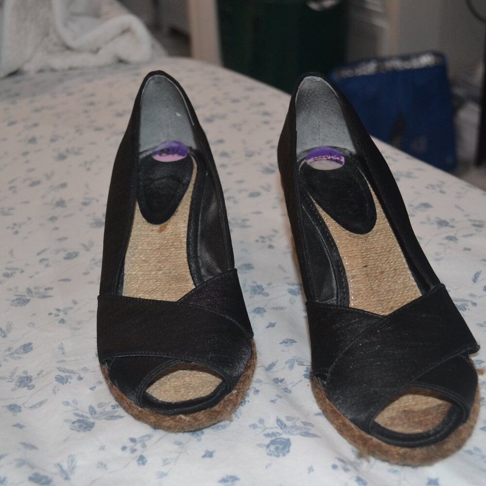 Pre-owned Joan and David Peep toe Wedge Black Sandal Size 8.5.